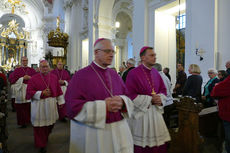 Abschlussvesper der Bischofskonferenz mit Austeilung des Bonifatiussegens (Foto: Karl-Franz Thiede)